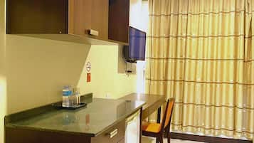 Standard Twin Room | 1 bedroom, in-room safe, desk, rollaway beds