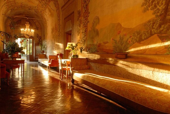 Interior entrance - Hotel Villa Villoresi (Sesto Fiorentino)