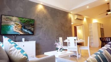 42-inch Smart TV with cable channels, fireplace, Netflix