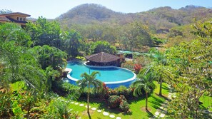 4 outdoor pools, open 8:00 AM to 10:00 PM, sun loungers
