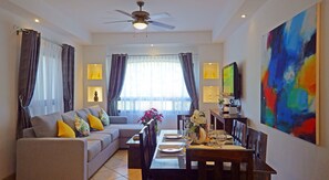 42-inch Smart TV with cable channels, fireplace, Netflix