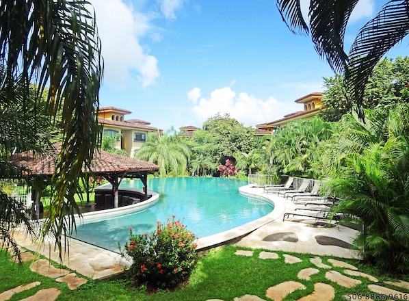 4 outdoor pools, open 8:00 AM to 10:00 PM, sun loungers - The Oaks Tamarindo Condominiums (Tamarindo)