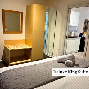 Deluxe King Suite | Blackout drapes, iron/ironing board, free cribs/infant beds, bed sheets - Pokolbin Village (Pokolbin)