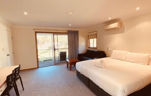 Superior-Studio | Verdunkelungsvorhänge, Bügeleisen/Bügelbrett, kostenlose Babybetten