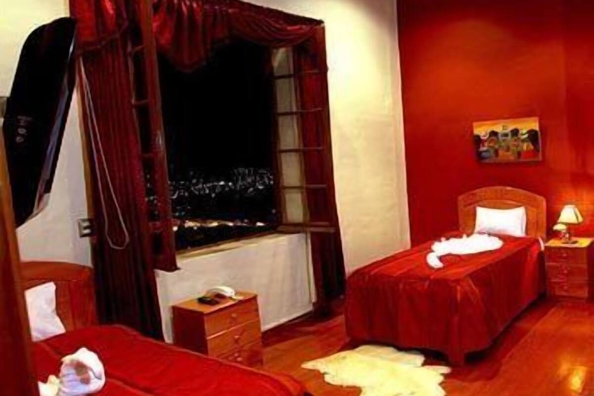 Desk, rollaway beds, free WiFi