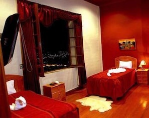 Desk, rollaway beds, free WiFi - Don Bosco Hotel (Cusco)
