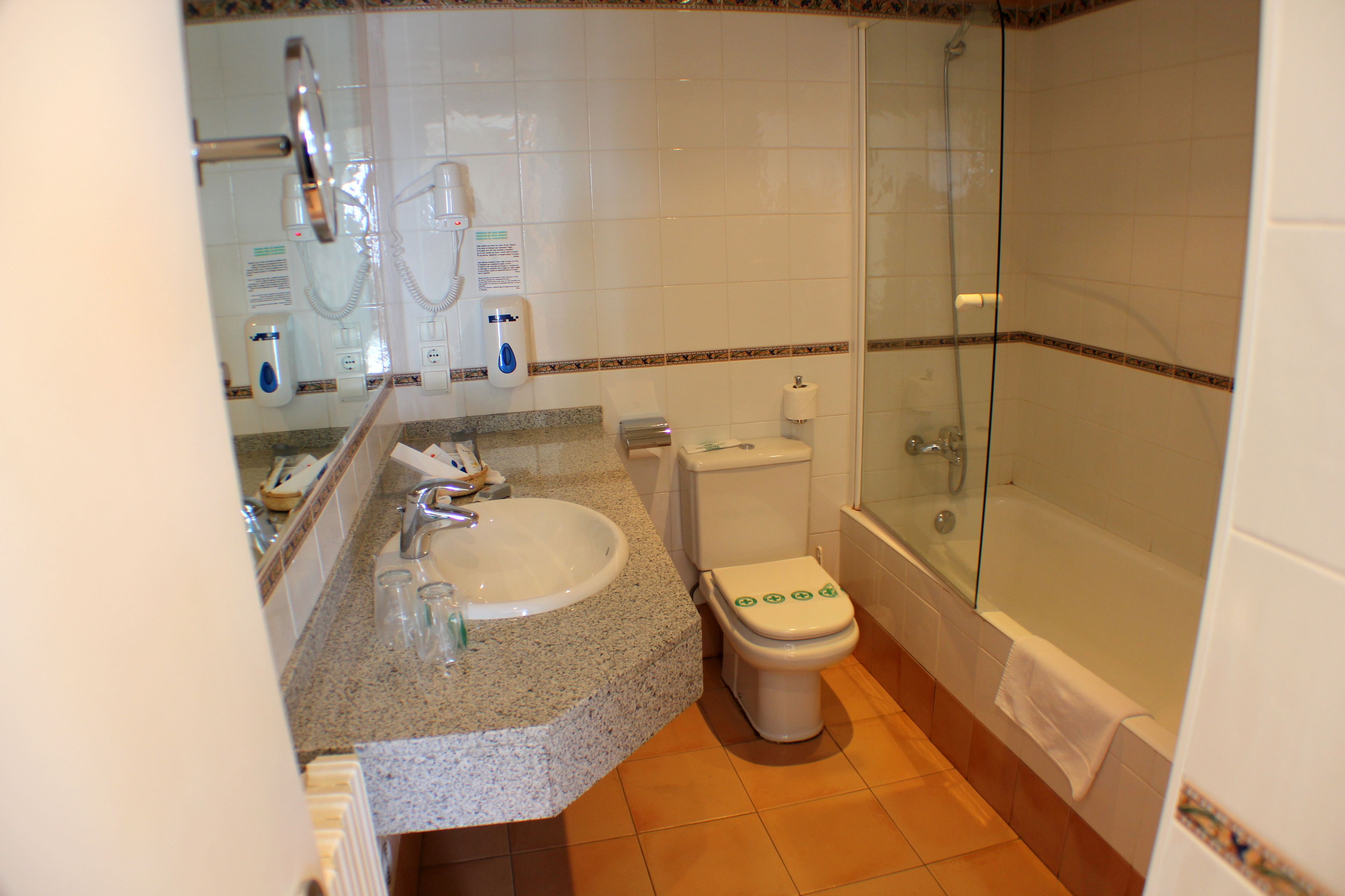 triple room ski slopes view | bathroom | combined shower/bathtub, deep-soaking bathtub, free toiletries