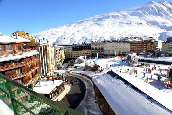 Quadruple Room Ski Slopes Lateral View | View from room
