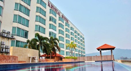 Pool. The Krystal Suites, Penang