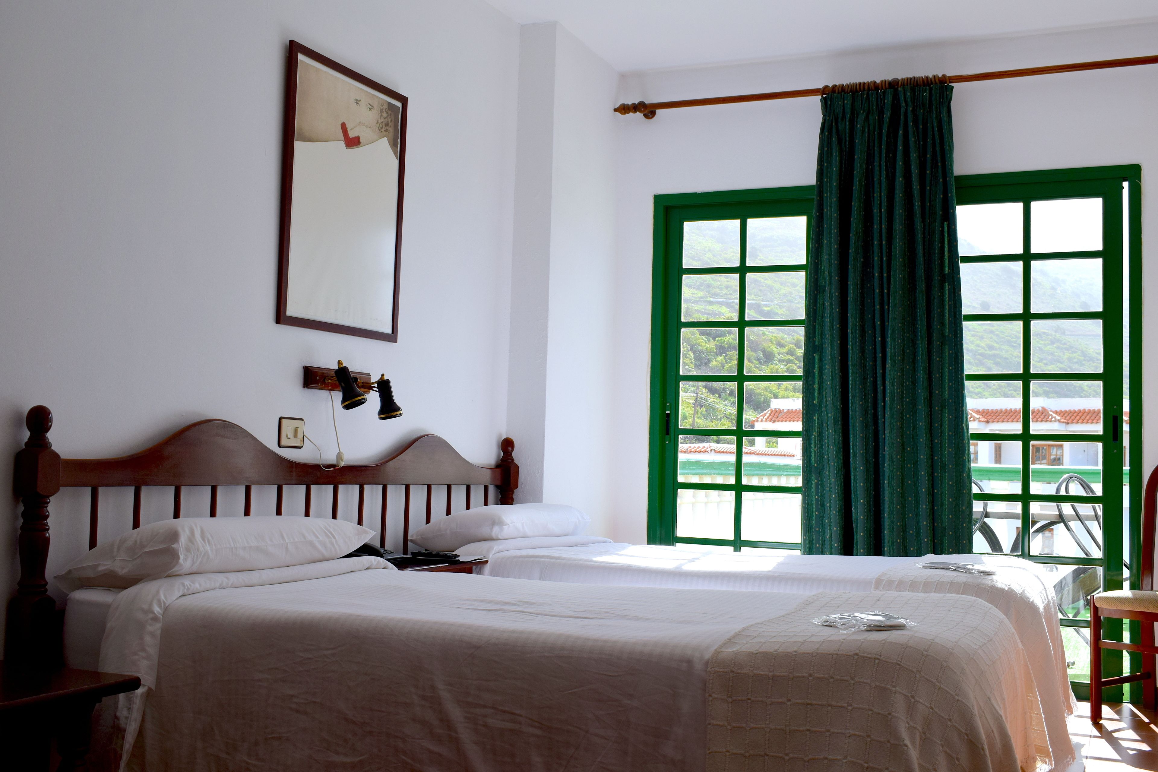 double room single use | free cots/infant beds, rollaway beds, free wifi, bed sheets