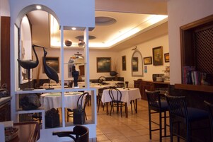 Desayuno (EUR 5 por persona)