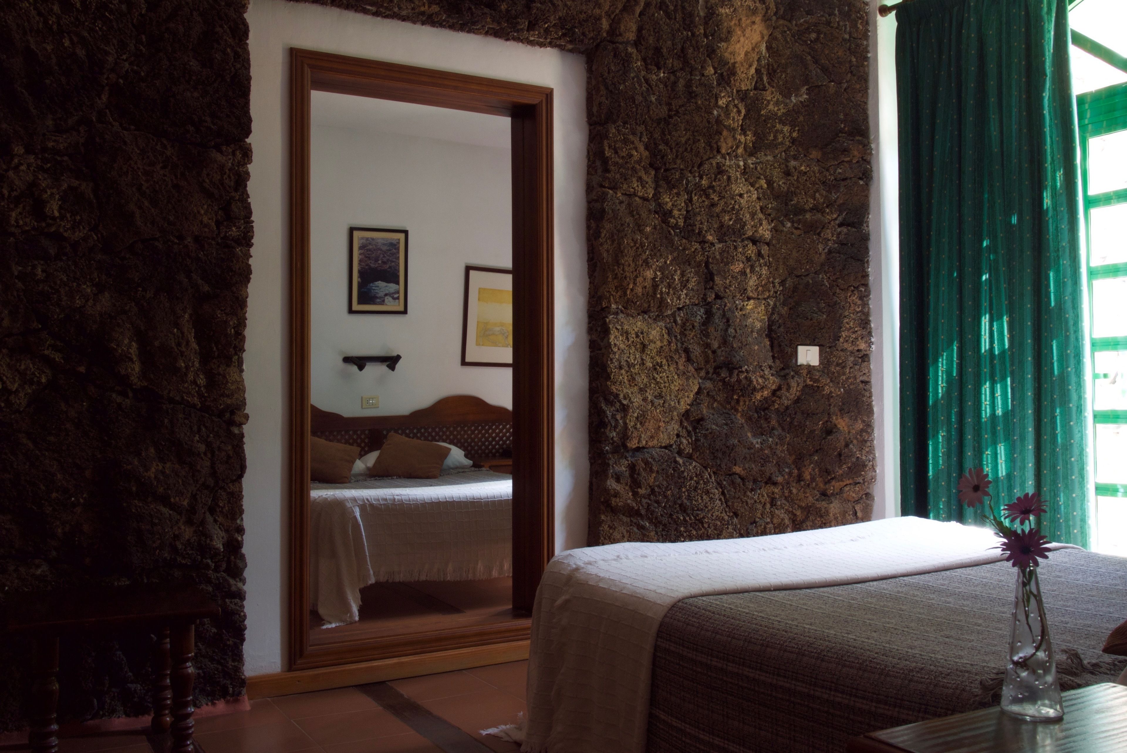 Nôi (giường cho trẻ sơ sinh) miễn phí, giường gấp/giường phụ (phụ phí) 