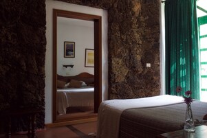 Kostenlose Babybetten, Zustellbetten, kostenloses WLAN, Bettwäsche