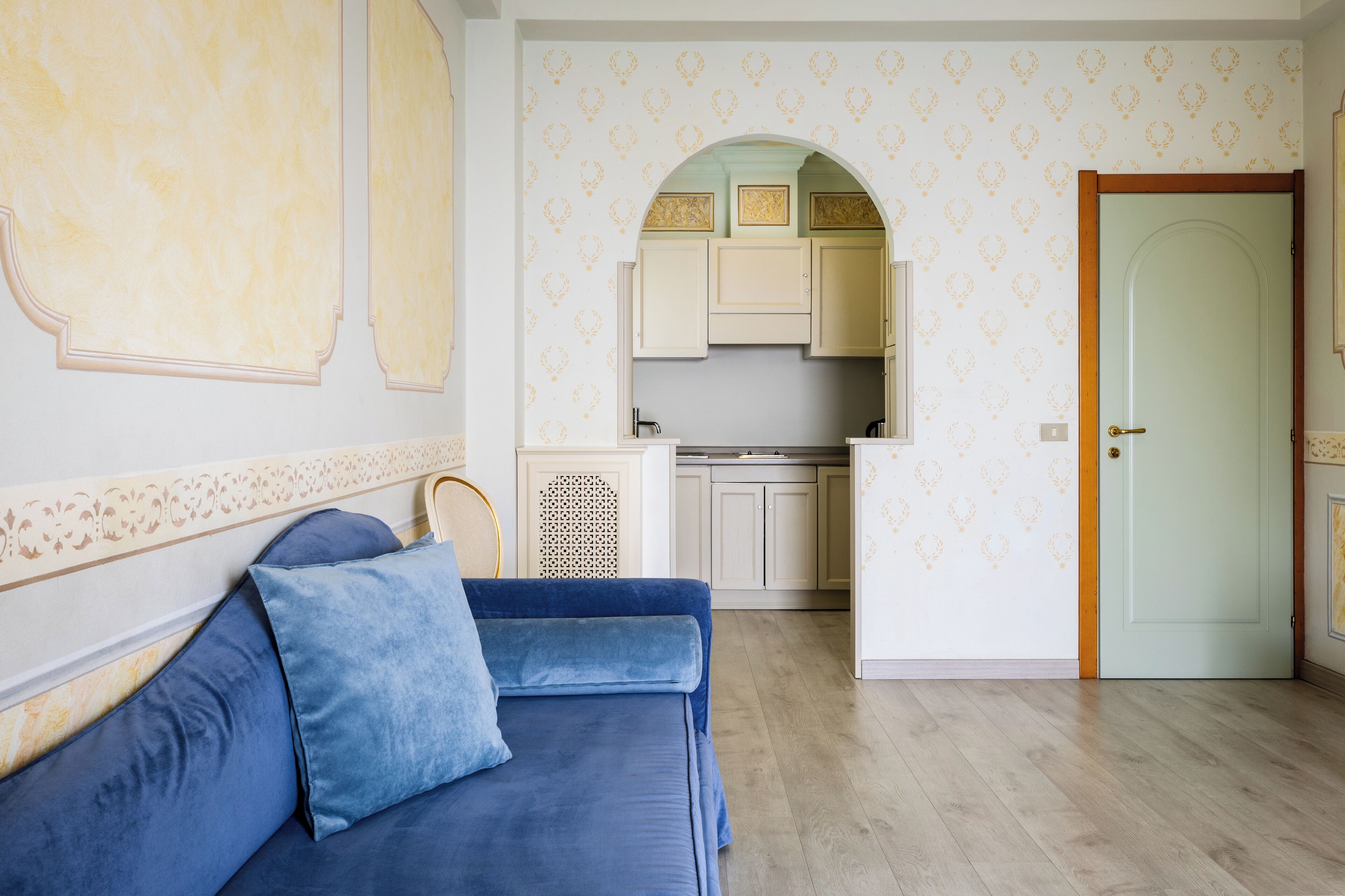 apartment, 1 bedroom, kitchenette, lake view | private kitchen | electric kettle