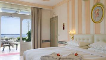 2 bilik tidur, bar mini, peti besi dalam bilik, kalis bunyi