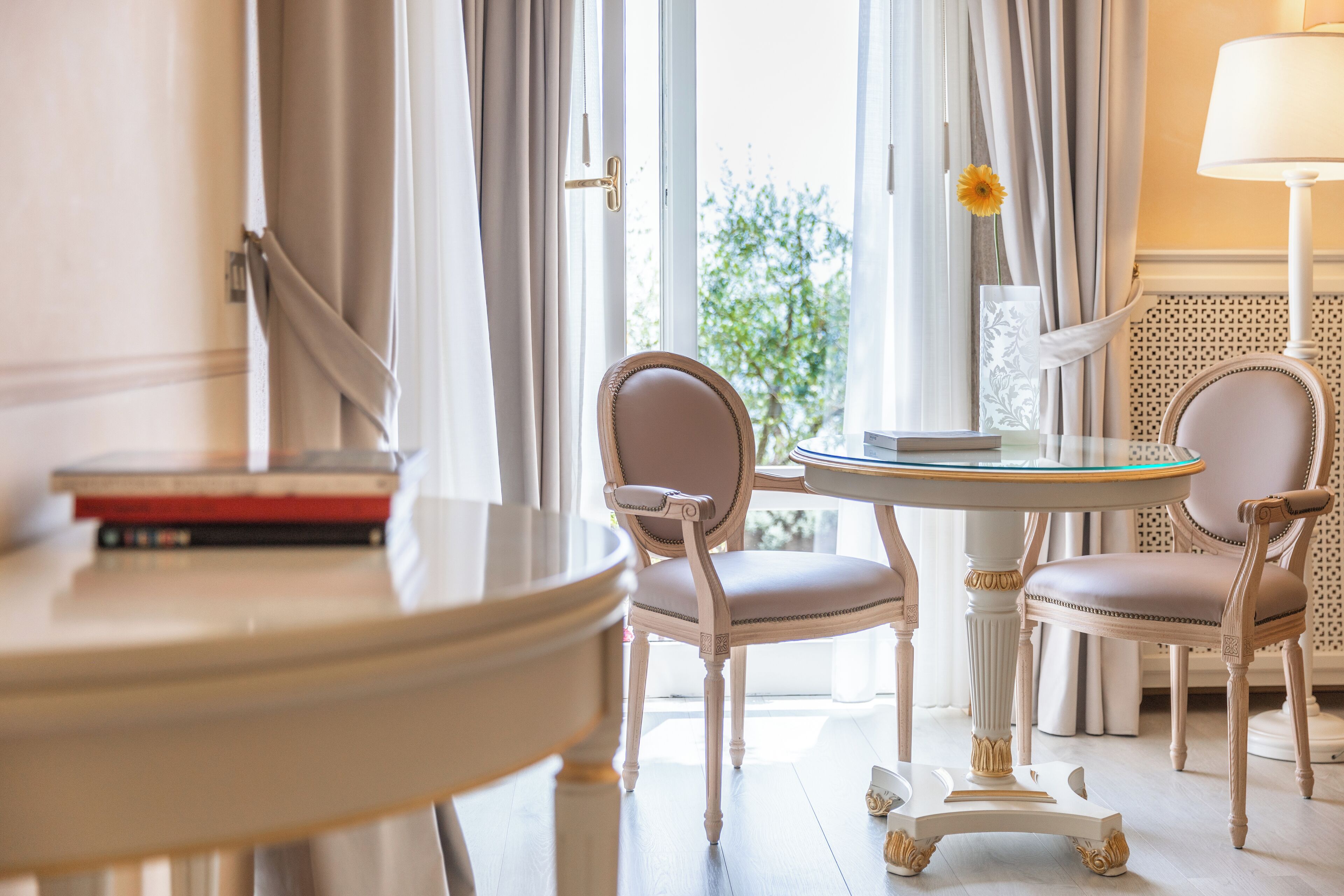 executive double room | living area | flat-screen tv