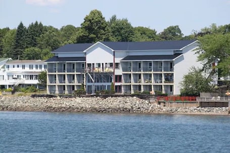 Exterior. Saint Andrews Inn & Suites