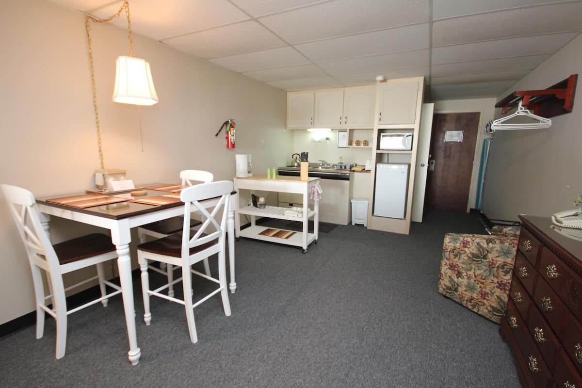 fridge, microwave, coffee/tea maker, electric kettle