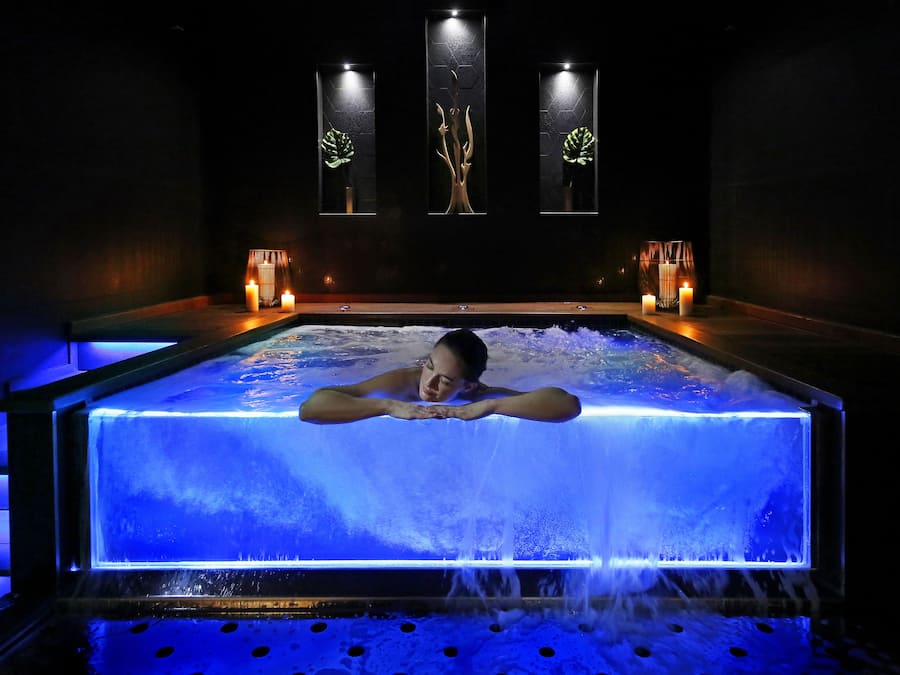Espace de soins pour les couples, sauna, bain à remous, hammam, hammam