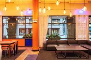 Sala de estar en el lobby