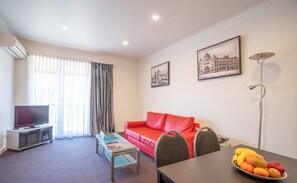 Living area - Clocktower Apartment Hotel (Carlton)