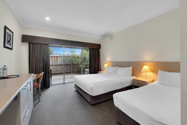 Deluxe Twin Room | In-room safe, blackout drapes, iron/ironing board, free WiFi - Hunter Gateway Motel (Rutherford)