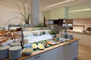 Tägliches Frühstücksbuffet gegen Gebühr