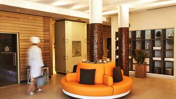 Couples treatment rooms, sauna, hot tub, Turkish bath, body treatments