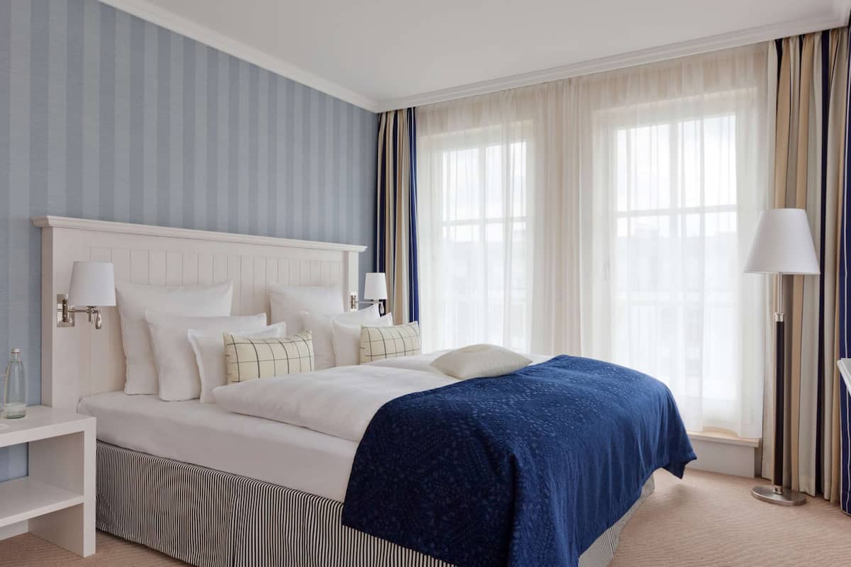 2 bedrooms, premium bedding, select comfort beds, minibar