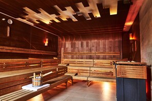 Couples treatment rooms, sauna, hot tub, Turkish bath, body treatments