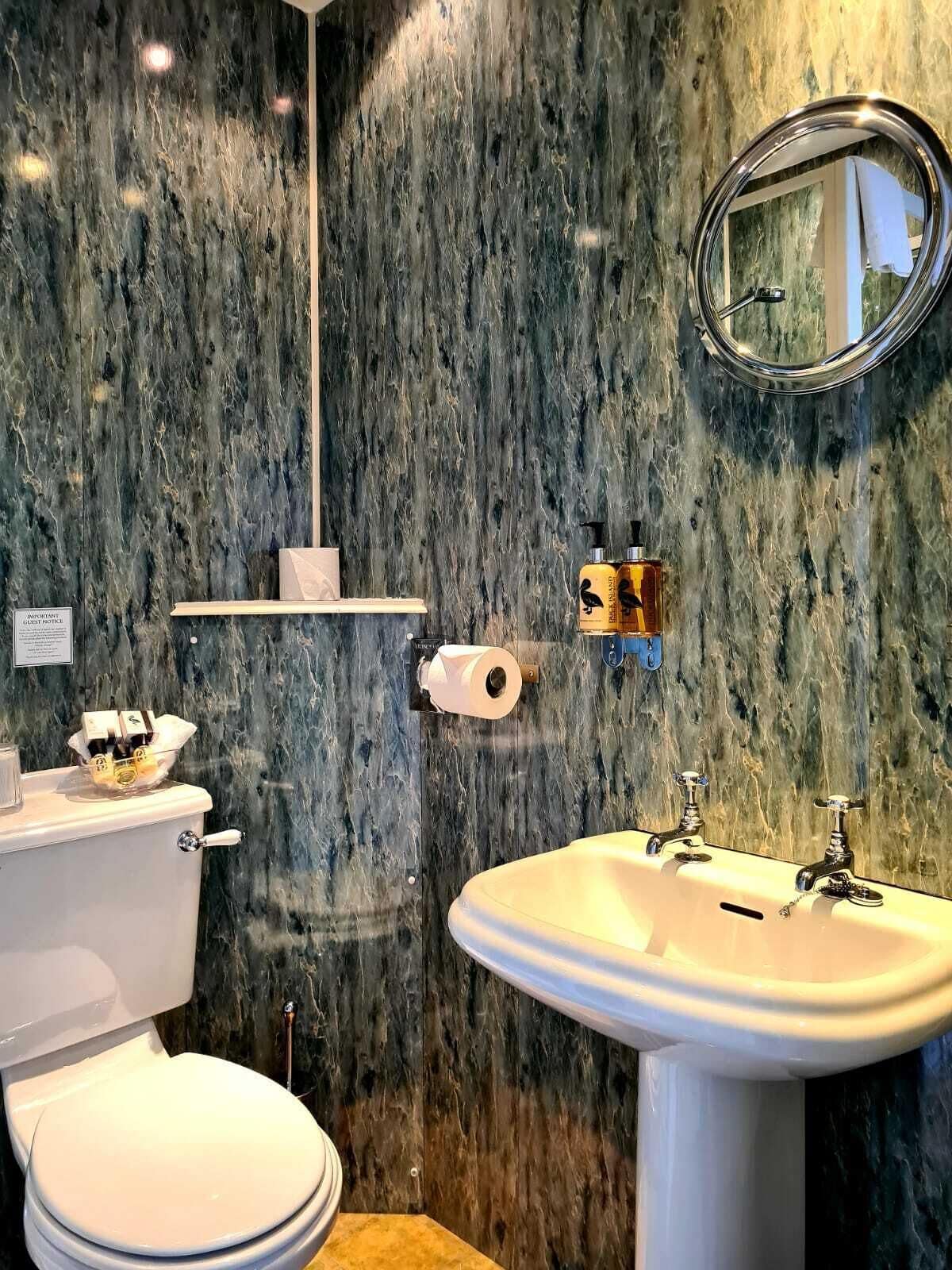 standard double room, ensuite | bathroom