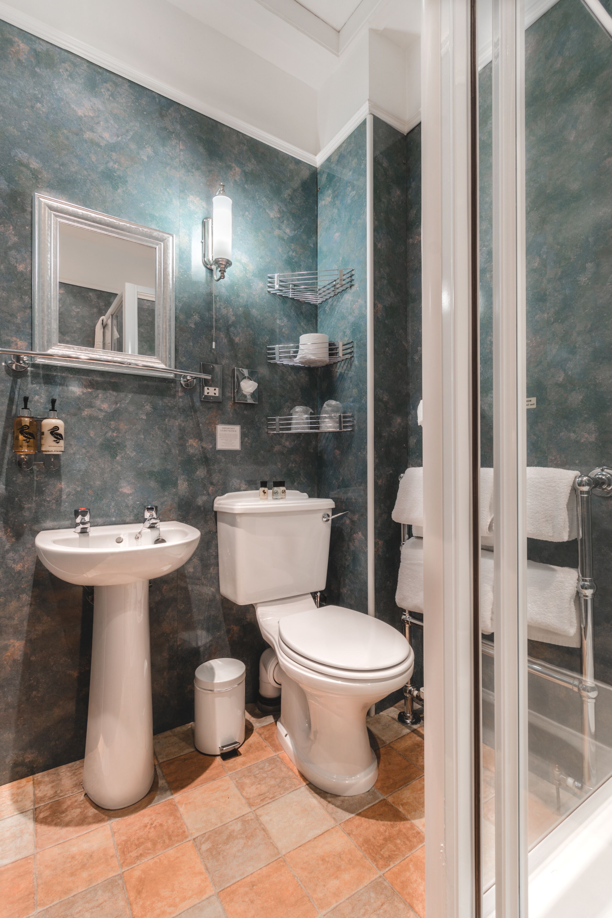 standard double room, ensuite | bathroom