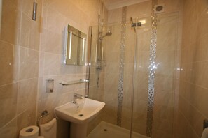 Bathroom shower - Grange Moor Hotel (Maidstone)
