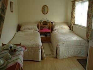 Zweibettzimmer mit Bad