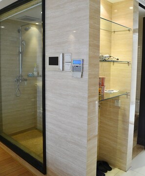 Badkamer met douche