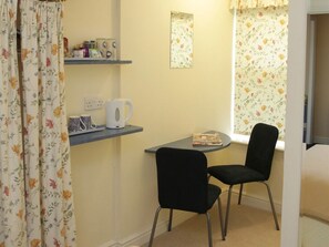 Twin Room, Ensuite | 1 bedroom - Little Bullocks Farm (Bishop's Stortford)