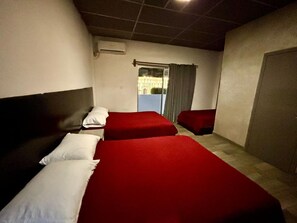 Triple Room | In-room dining - Hotel Miramar (La Paz)