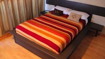 Single Room | Individually decorated, soundproofing, free WiFi