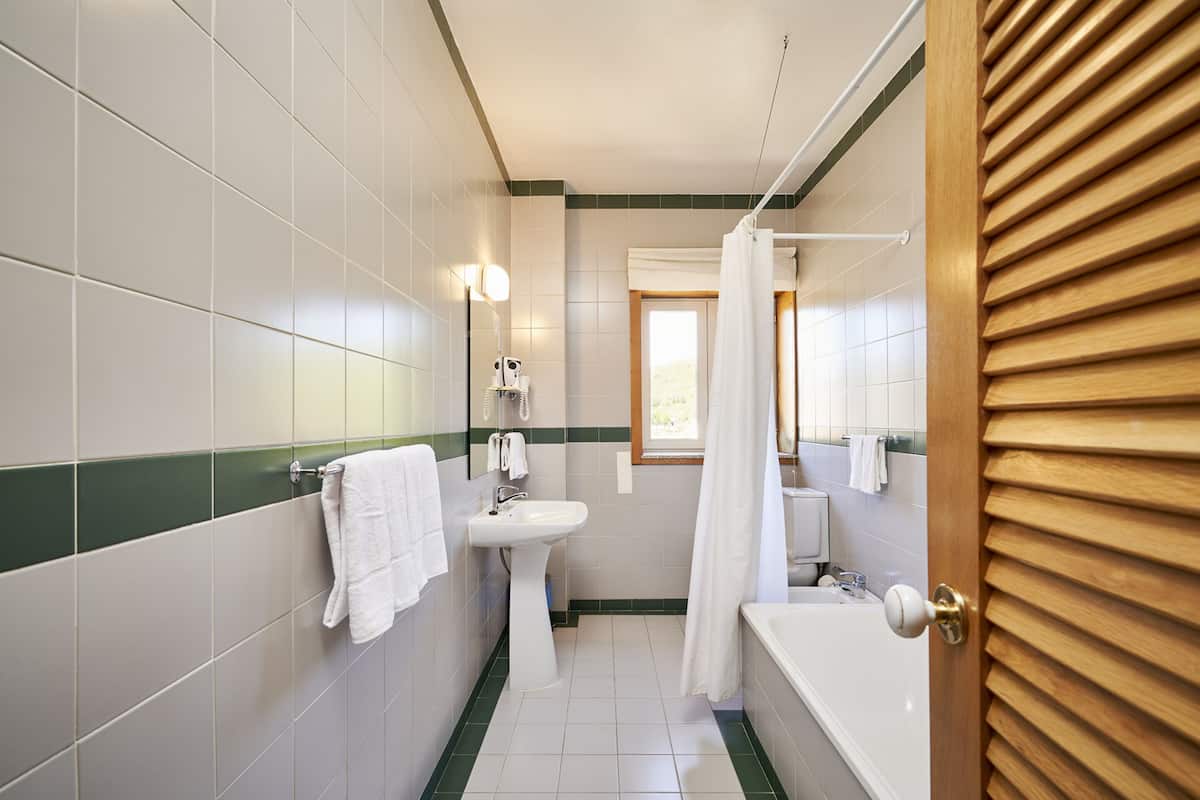 triple room | bathroom | bathtub, hair dryer, towels, soap