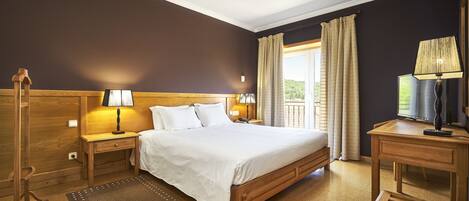 Family Room | Desk, blackout drapes, soundproofing, free WiFi