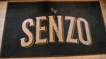 A doormat with the word 'SENZO' in large letters.