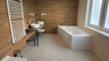 Deluxe Double Room, Bathtub | Bathroom | Combined shower/bathtub, free toiletries, hair dryer, towels
