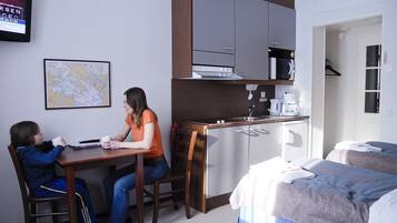 Studio, 2 lits une place | Literie hypoallergénique, bureau