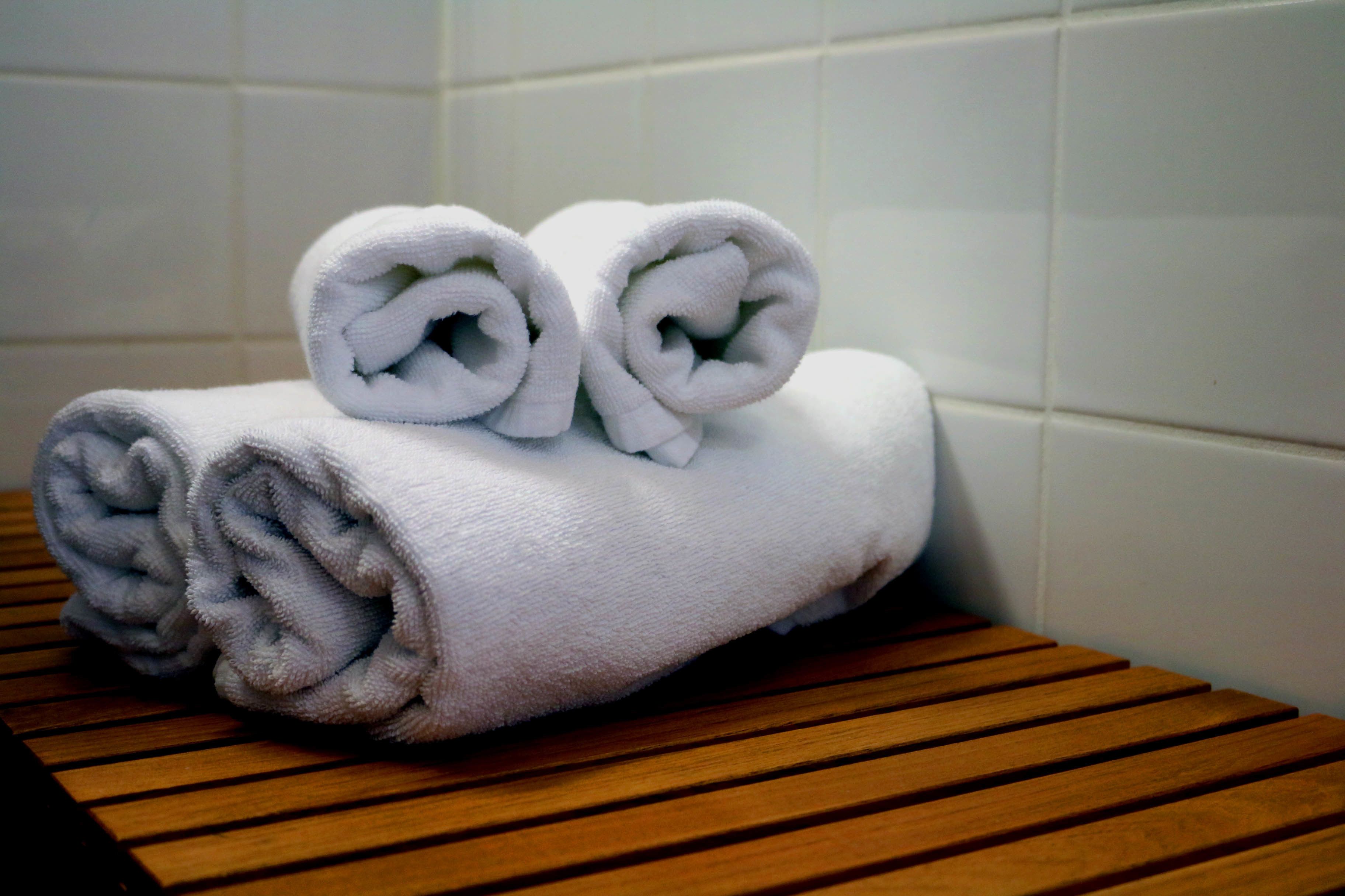 studio, 2 single beds | room amenity