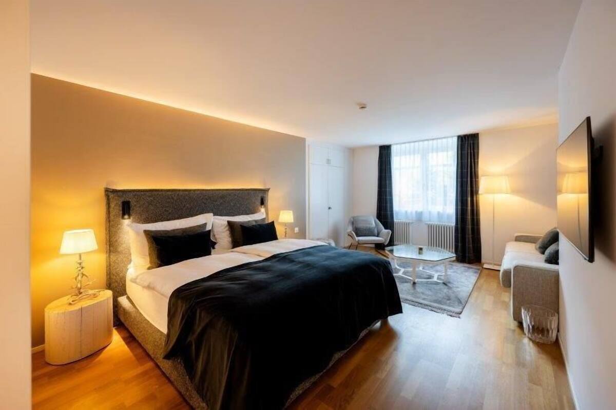 Standard Double Room | Premium bedding, down duvets, pillow-top beds, desk