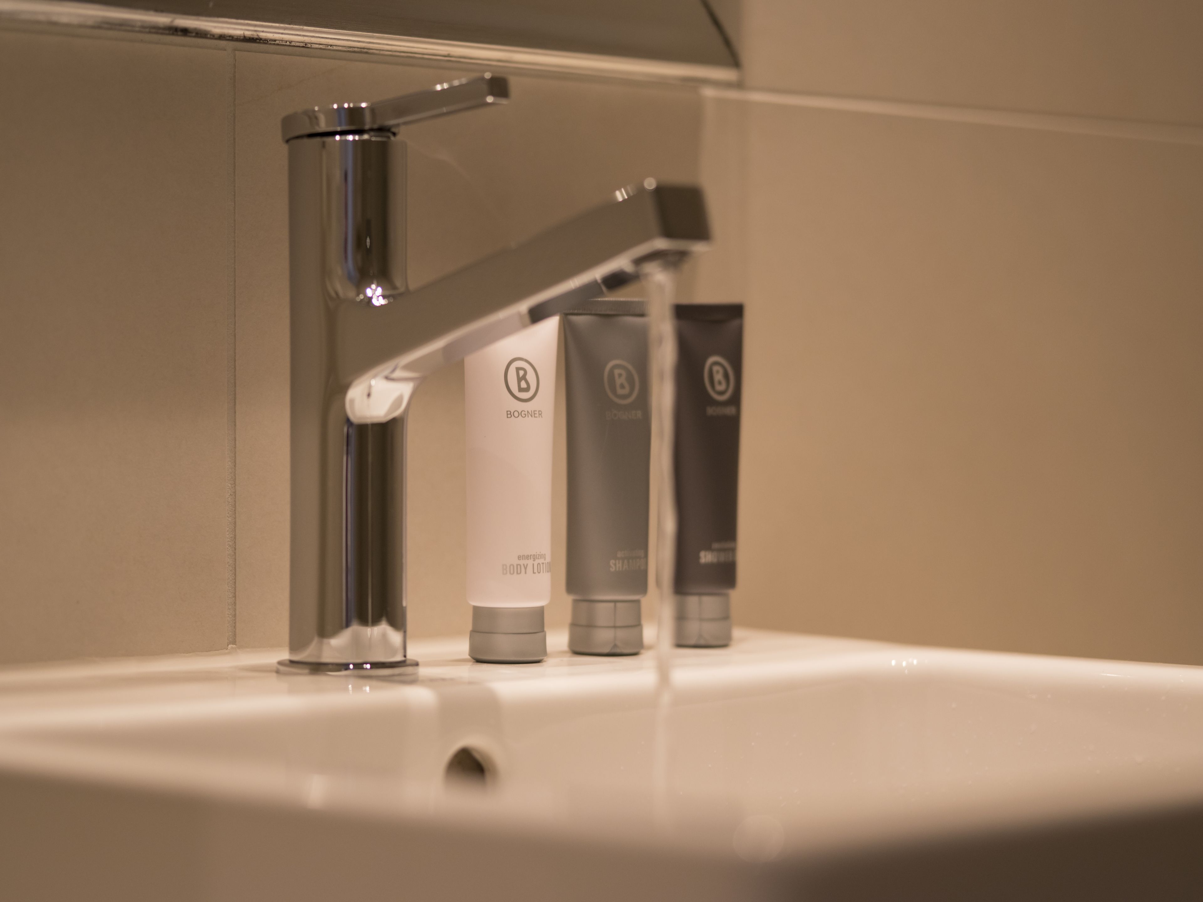 standard quadruple room | bathroom | combined shower/bathtub, free toiletries, hair dryer, towels