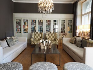 Library - Hotel Edelweiss (Davos)