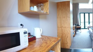 Riverside Studio Unit | Microwave - Waitomo Lodge Motel (Te Kuiti)