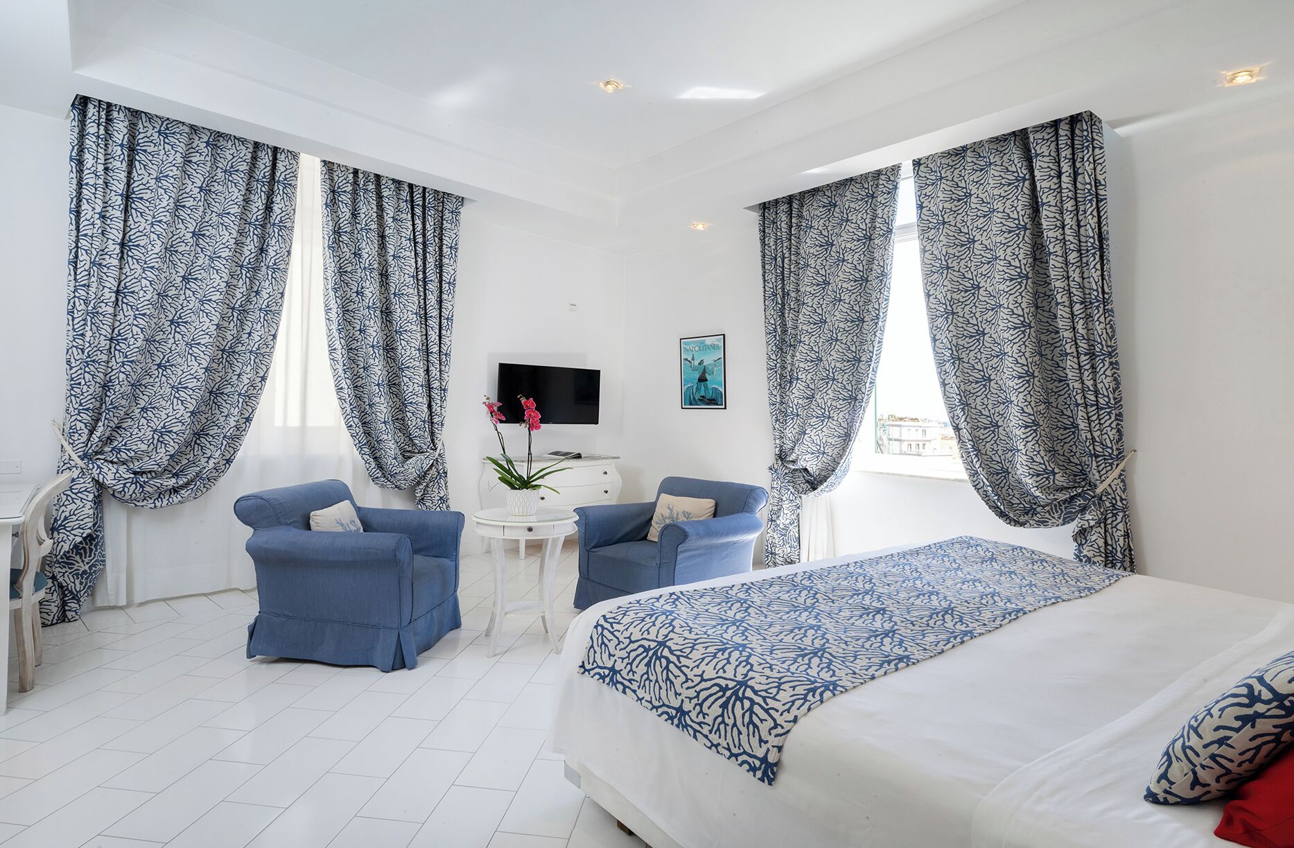 Junior Suite | Premium bedding, down comforters, pillowtop beds, minibar
