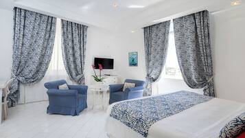 Junior-Studiosuite | Hochwertige Bettwaren, Daunenbettdecken, Pillowtop-Betten, Minibar